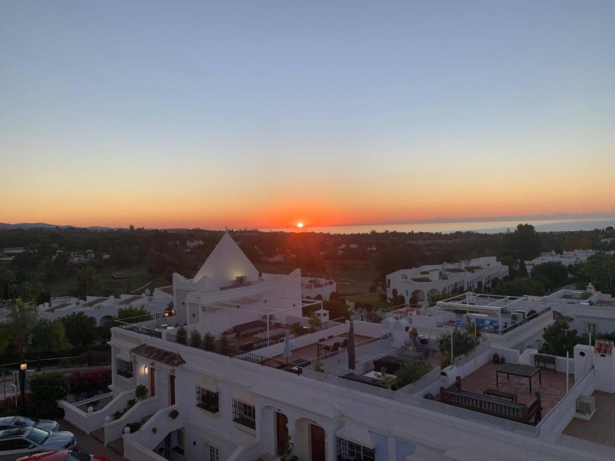 Luxury Townhouse Sea Views 10 Min From Puerto Banus Marbella
